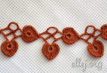 How To Crochet Leaf Edging Crochet Edgings, Crochet Square Blanket, Crochet Leaf Patterns, Easy Crochet Projects, Crochet Leaves, Treble Crochet Stitch, Crocheted Lace, Red Yarn, Crochet Tutorials