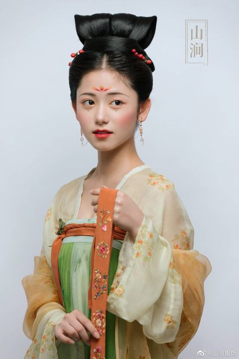 Tang Dynasty Hairstyles, Traditional Asian Hairstyles, Tang Dynasty Fashion, Tang Dynasty Clothing, Ancient Chinese Hairstyles, Chinese Clothing Traditional, Asian Traditional Fashion, Hanfu Hair, Hanfu Hairstyles