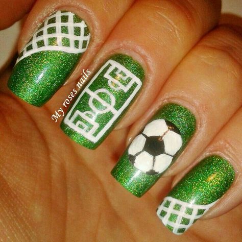 Super cute♥♡♥ Soccer Nails Acrylic, Soccer Nails Design Sports, Soccer Ball Nails, Soccer Nail Art, Sports Nails Designs, Soccer Nails Design, Nails Football, Sport Nails, Sports Nail Art