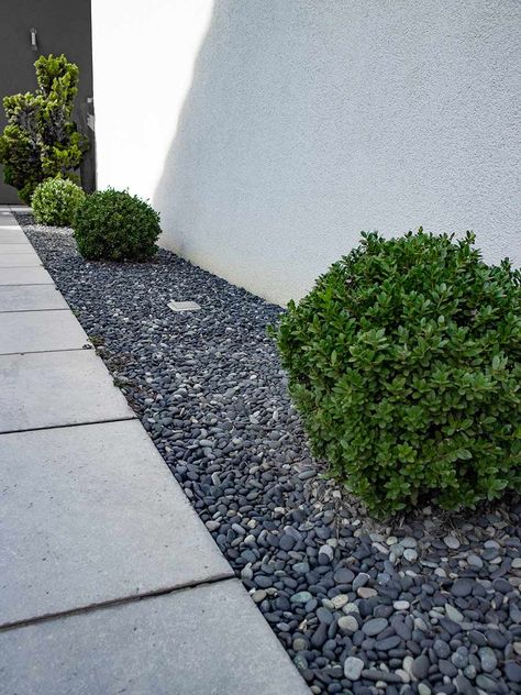 Pebble Landscaping, Beach Pebbles, Van, White