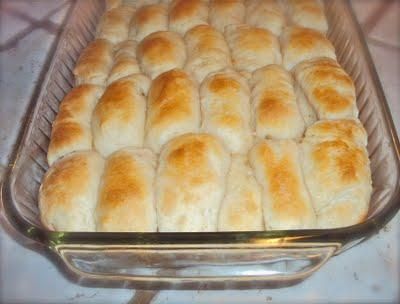 Homemade Yeast Rolls - the pic doesn't do them justice but they are great for a Big turkey or ham dinner. Divas Can Cook Recipes, Quick Dinner Rolls, Homemade Yeast Rolls, Homemade Yeast, Yeast Rolls Recipe, Divas Can Cook, Yeast Rolls, Cook Recipes, Quick Easy Dinner