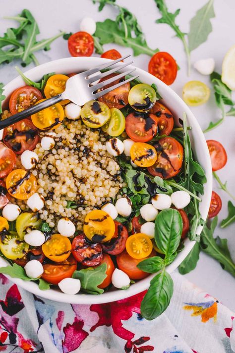 summer salad with tomatoes & israeli couscous - plays well with butter Grain Dishes, Salad With Tomatoes, Creamy Chicken And Rice, Chicken Rice Casserole, Tomato Mozzarella, Lemon Vinaigrette, Summer Salad Recipes, Simple Summer, Sweet Summertime