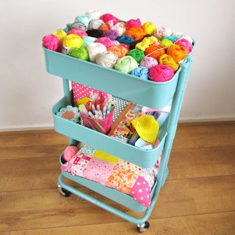 http://www.housebeautiful.com/lifestyle/organizing-tips/g2568/ikea-raskog-ideas/?slide=4 Ikea Raskog Trolley, Raskog Ikea, Ikea Raskog Cart, Ikea Cart, Ikea Raskog, Knitting Room, Craft Cart, Yarn Organization, Coin Couture