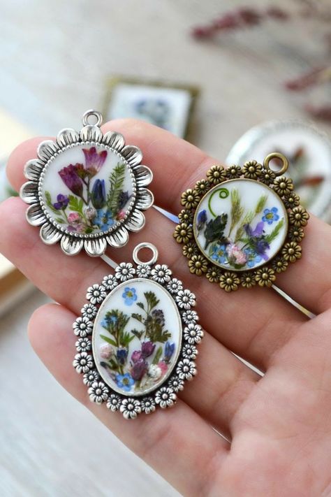 Diy Resin Earrings, Epoxy Jewelry, Flower Resin Jewelry, Resin Jewelry Diy, Diy Resin Art, Diy Resin Crafts, Shop Jewelry, Resin Flowers, Unique Handmade Jewelry