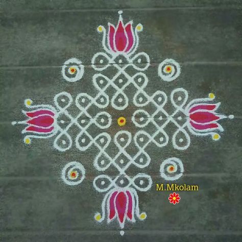 Pulli Kolam Design, Designs For Apartments, Tippudu Muggulu, Sankranti Muggulu, Muggulu Dots, Indian Rangoli Designs, Small Kolam, Dot Kolam, Chukkala Muggulu