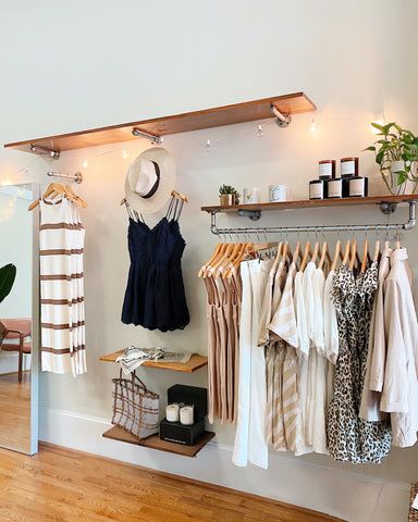 Simple Boutique Interior Design, Clothing Display Ideas Boutiques, Small Botique Interiors Ideas, Botique Interiors Ideas, Small Boutique Interior Design, Small Store Design, Small Boutique Interior, Bedroom Turned Closet, Clothing Boutique Decor