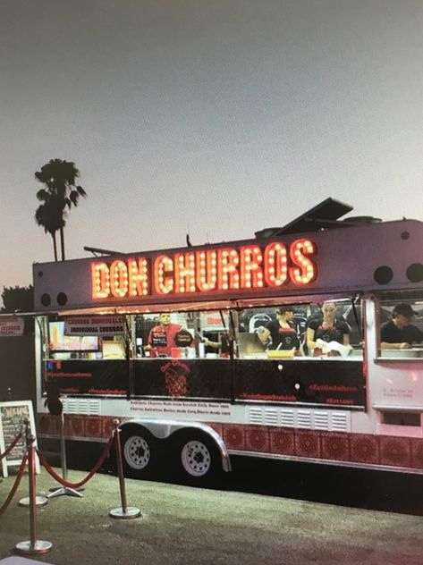 Don Churros Gomez - photo from their website Churros Business, Moodboard Wedding, Dessert Station, Carnival Themed Party, Claw Machine, Sriracha, Cool Trucks, Themed Party, Food Truck