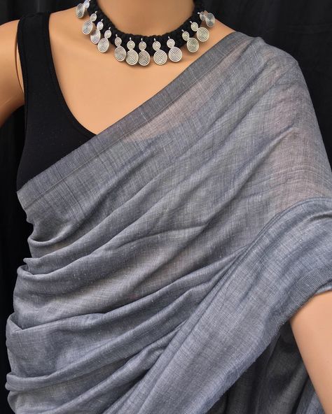 Grey Cotton Saree, Indian Formals, Formal Saree, Blouses Designs, Grey Saree, New Saree Blouse Designs, Cotton Saree Designs, Saree Fashion, Anupama Parameswaran