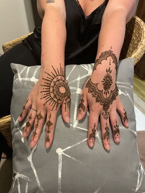 Color Henna Tattoo, Desi Tattoo Design, Fingertip Henna, Small Henna Designs, Henne Tattoo, Henna Flower Designs, Princess Vibe, Cute Henna Designs, Persian Princess