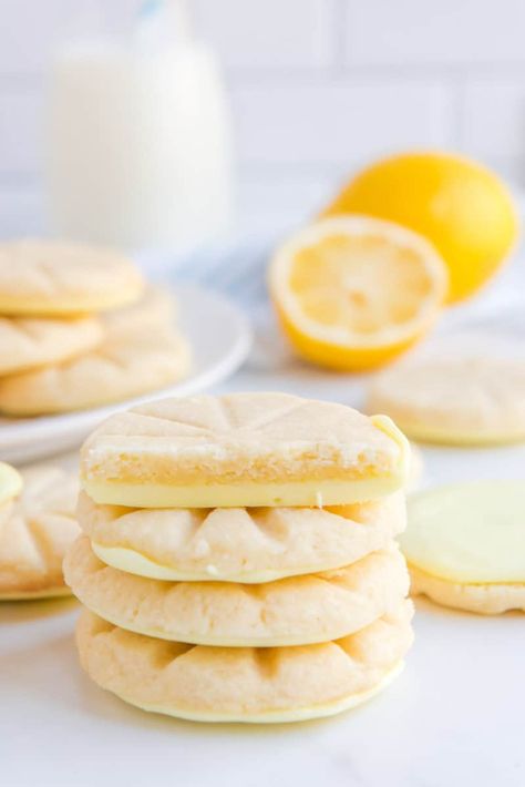 Girl Scout Lemonades - CopyKat Recipes Lemonade Girl Scout Cookies, Keto Lemon Cookies, Lemon Cake Mix Cookies, Lemon Cookies Easy, Lemon Shortbread Cookies, Lemon Sugar Cookies, Cake Mix Cookie Recipes, Lemon Cake Mixes, Cookies Easy