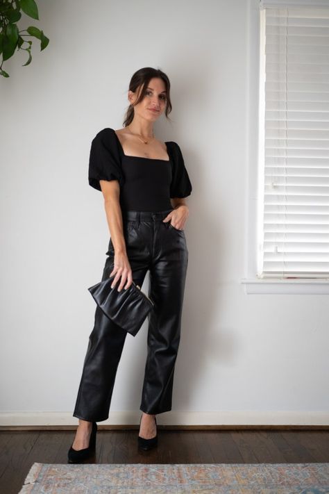 Leather Pants For Work, Style Faux Leather Pants, Straight Leg Leather Pants, Pants For Work, Leather Trend, Pleather Pants, Leather Pants Outfit, Corporate Outfits, Black Leather Pants