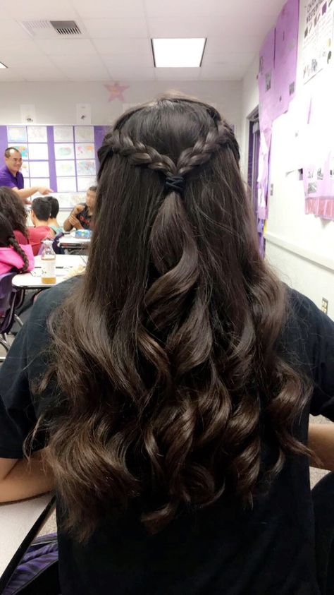 Braided half up for lazy hair days and slightly curled ends #braids Cute Cheer Hairstyles, Grad Hairstyles, Bun Ideas, Half Bun Hairstyles, Sleek Braid, Picture Day Hair, Half Bun, Hairstyle Ideas Easy, Cheer Hair