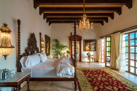 This Hotel Used To Be Elizabeth Taylor and Richard Burton's Love Nest Hacienda Style Bedroom, Hacienda Bedroom, Spanish Bedroom, Mexican Bedroom, Hacienda Style Homes, Mexico House, Stunning Hotels, Mexico Hotels, Mexican Home