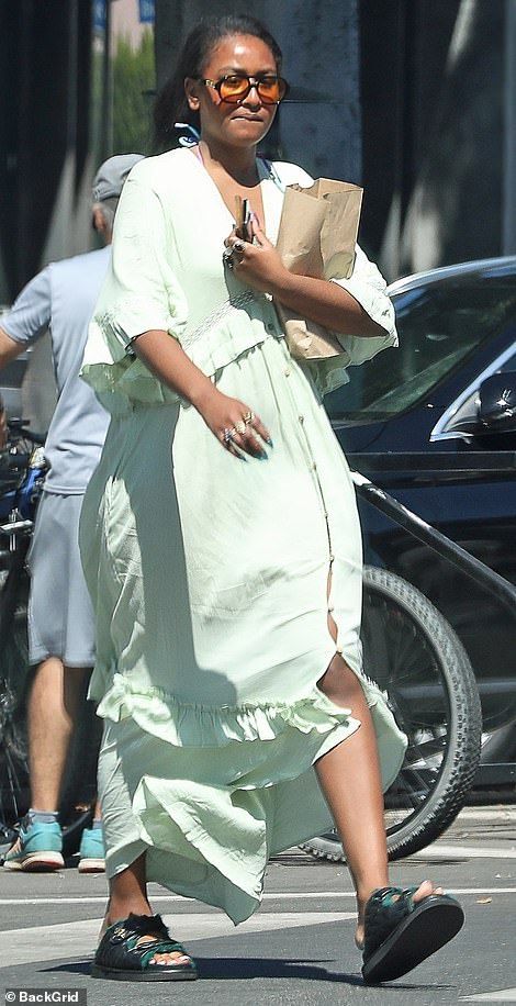 Sasha and Malia Obama wear green outfits to run errands in LA Sasha And Malia Obama, Sasha Obama Style, Pale Green Dress, Obama Daughter, Sasha Obama, Malia Obama, Long Jean Shorts, Long Denim Shorts, Green Outfits