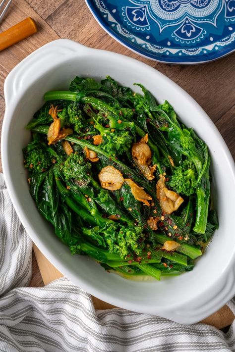 Rapini (Broccoli Rabe) with Garlic and Olive Oil Broccoli Rabe Recipes, Broccoli Rabe Recipe, Broccoli Raab, Garlic And Olive Oil, Garlic Infused Olive Oil, Sides Dishes, Crowd Pleasing Appetizers, Broccoli Rabe, Food Handling