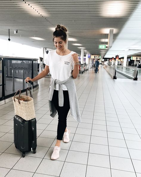 travel outfit formula, what to wear for travel, airplane outfit, travel style, what to wear on a long haul flight What To Wear While Traveling, Airport Outfit Long Flight, Airport Outfit Summer, Flight Outfit, Air Port Outfit, Airplane Outfits, Outfit Formulas, Warm Weather Outfits, My Travel