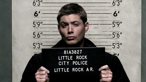 Dean Supernatural, Sam Dean, Winchester Boys, Supernatural Dean, Supernatural Seasons, Blue Anime, Funny Scenes, Supernatural Funny, The Supernatural