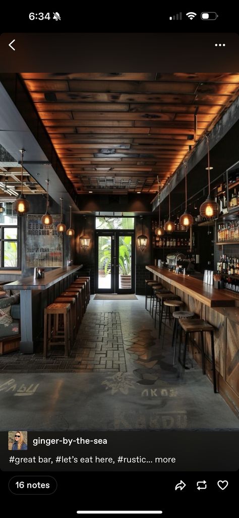 Pub Bar Counter Design, Pub Ceiling Design, Pub And Grill Design, Masculine Bar Ideas, Rustic Sports Bar, Cozy Bar Design, Bar Ceiling Ideas, Pub Design Interiors, Bar And Grill Restaurant Ideas