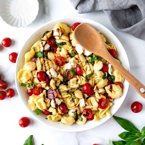 Caprese Tortellini Salad is what summer is all about! Cheese tortellini is tossed with fresh tomatoes, mozzarella, and basil. Caprese Tortellini Salad, Caprese Tortellini, Gluten Free Tortellini, Colorful Salad, Summer Bbq Recipes, Tomatoes Mozzarella, How To Cook Orzo, Caprese Skewers, Filled Pasta