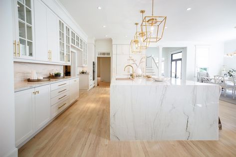 Miko + Boone kitchen design in Alpharetta, GA Backsplash Outlets, Raised Kitchen Island, Bright Airy Kitchen, Caribbean Kitchen, Modern Kitchen Pendants, Stone Kitchen Island, Waterfall Island Kitchen, Integrated Refrigerator, Airy Kitchen