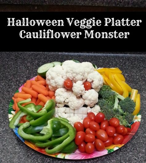 Get in the Halloween spirit with this spook-tacular Veggie Platter with Spinach Ranch Dip. It's fun to play with their food. Halloween healthy snack that is spooky delicious Halloween Cauliflower, Halloween Veggie Platter, Halloween Veggie Tray, Veggie Plate, Veggie Platter, Healthy Halloween Treats, Delicious Veggies, Healthy Halloween, Ranch Dip