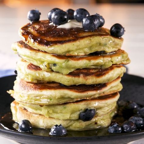 bubbles Avocado Pancakes, Savoury Pancake Recipe, Sweet Potato Pancakes, Pancake Recipes, Breakfast Goodies, Savory Pancakes, Avocado Breakfast, Mashed Avocado, Pancakes Healthy