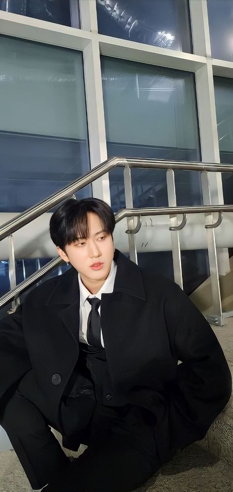 Straykids Changbin Wallpaper, Changbin Wallpaper Cute, Changbin Wallpaper Boyfriend, Changbin Suit, Changbin Boyfriend Material Wallpaper, Skz Changbin Wallpaper, Changbin Wallpaper Aesthetic, Changbin Wallpaper, Straykids Wallpaper