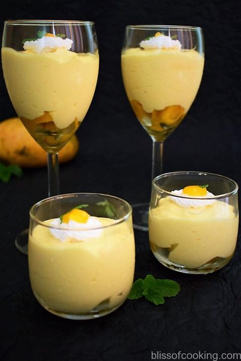 Gelatin Mousse, Dessert Eggless, Mousse Cups, Mango Dessert Recipes, Light Dessert, Mango Mousse, Mango Dessert, Eggless Desserts, Gelatin Dessert