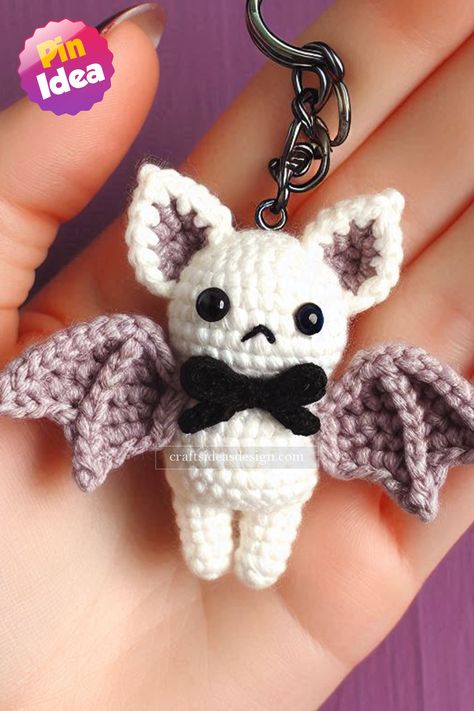 Bat Amigurumi Crochet Cute Keychain Free Pattern, Keychain Crochet Free Pattern, Cute Halloween Crochet, Crochet Fall Decor, Keychain Patterns, Cat Crochet Pattern, Amigurumi Keychain, Crochet Halloween, Adornos Halloween