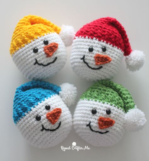 Diy Snowman Decorations, Crochet Christmas Wreath, Repeat Crafter Me, Crochet Snowman, Confection Au Crochet, Crochet Christmas Trees, Diy Snowman, Easy Crochet Projects, Crochet Ornaments