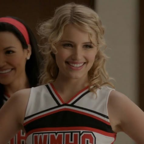 Quinn Fabray icon (glee) Diana Argon, Sherilyn Fenn, Diana Agron, Becca Tobin, Madison Beer Outfits, Glee Fashion, Heather Morris, Quinn Fabray, Simple Prom Hair