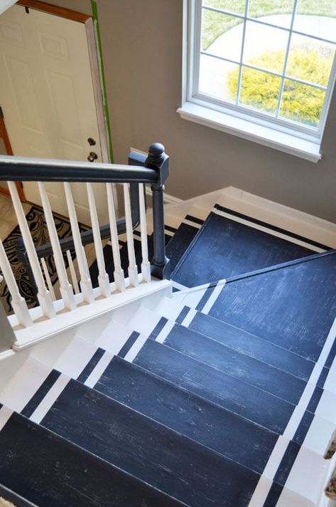 Diy Painted Stairs, Painted Stairs Makeover, Painting Wooden Stairs, Stenciled Stairs, Stairs Treads, Paint Stairs, Stairs Makeover Design, Diy Staircase Makeover, Keen Style