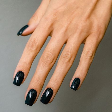 Medium Dark Nails, Medium Square Black Nails, Nails Diy Easy, Matte Nails Diy, Diy Nails Easy, Nail Hacks, Black Manicure, Minimal Nails, Nails Diy