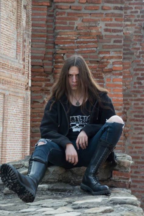 Metalhead Fashion, Metalhead Guy, Metal Outfit, Masc Outfits, 남자 몸, Ideal Man, Metal Fashion, Long Hair Styles Men, Dark Fashion