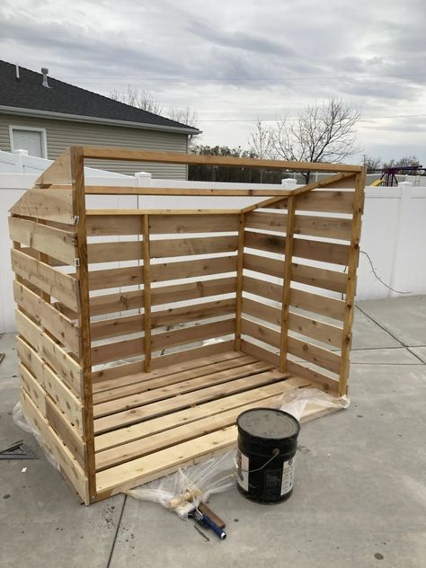 Cheap DIY Outdoor Bike Storage - You Can DIY Blog Diy Outdoor Bike Storage Ideas, Diy Outdoor Tool Storage, Diy Bicycle Storage, Diy Bike Shed, Outdoor Storage Ideas Diy, Bike Storage Shed, Bike Storage From Pallets, Diy Outdoor Storage, Bike Shelter Diy