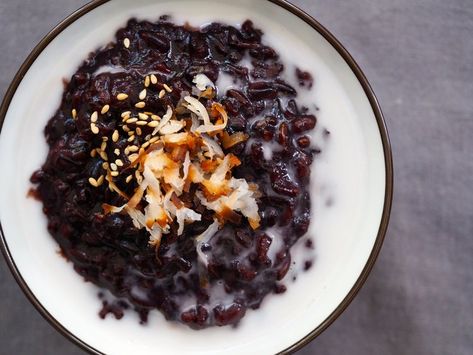 Slow Cooker Kao Niew Dum - Black Sticky Rice Pudding — fmLy sTyle Sticky Rice Pudding, Cooking Black Rice, Black Sticky Rice, Black Rice Pudding, Rice Pudding Recipe, Black Rice, Glutinous Rice, Grated Coconut, Sticky Rice