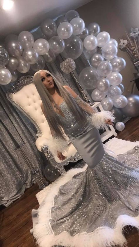 Prom Send Off Ideas, Prom Decoration Ideas For Home, Prom Send Off Ideas Decorations, White Prom Dress Mermaid, Send Off Ideas, Prom Balloons, Prom Send Off, Pink Birthday Decorations, Baddie Dresses