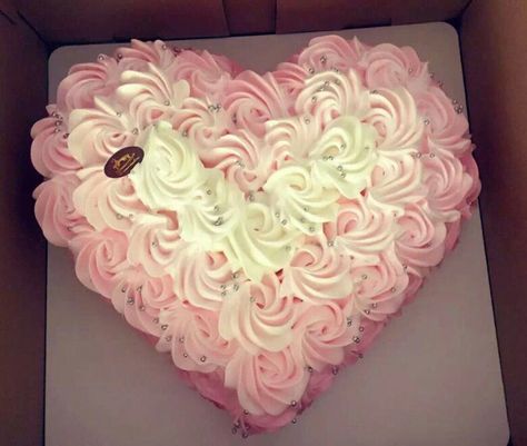 Heart Pull Apart Cupcakes, Heart Shaped Cakes Valentine's Day, Heart Shape Cake Designs For Birthday, Birthday Cake Heart Shape, Birthday Cake With Roses, Cake Rosettes, Cake Heart Shape, Birthday Cake Heart, Shaped Birthday Cake