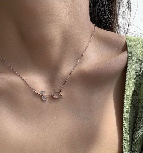 Tulip Necklace, Fancy Jewelry Necklace, Pretty Jewelry Necklaces, Luxe Jewelry, Casual Jewelry, Pear Engagement Ring, Trendy Necklaces, Fancy Jewelry, Girly Jewelry