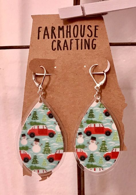 Laminated Christmas earrings from Farmhouse Crafting, on Facebook Laminated Crafts To Sell, Laminated Earrings, Laminated Jewelry, Laminating Crafts, Farmhouse Crafts, Beaded Earrings Diy, Julianne Hough, Earrings Diy, Christmas Earrings