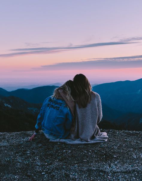 How To Feed Your Wanderlust Without Traveling Best Friend Fotos, Bff Pics, Fotos Goals, Shotting Photo, Best Friend Photoshoot, Best Friend Photos, Dark Winter, Foto Poses, Bff Pictures