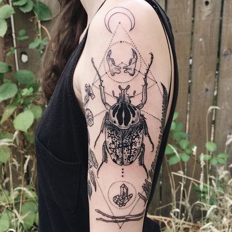 Nature-Inspired Tattoos Combine Vintage-Style Etchings of Fauna and Flora - My Modern Met Pony Reinhardt, Scarab Tattoo, Beetle Tattoo, Petit Tattoo, Kunst Tattoos, Bug Tattoo, Insect Tattoo, Stag Beetle, Tattoo Designs For Girls