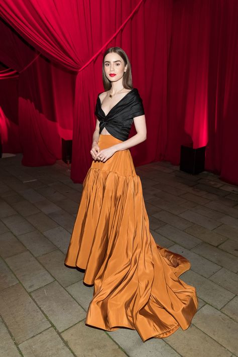 Lily Collins Abduction, Lily Collins Bob, Lily Collins Dress, Lily Collins Style, Lily Jane Collins, Phoebe Tonkin, Paris Outfits, Lili Reinhart, Emily In Paris