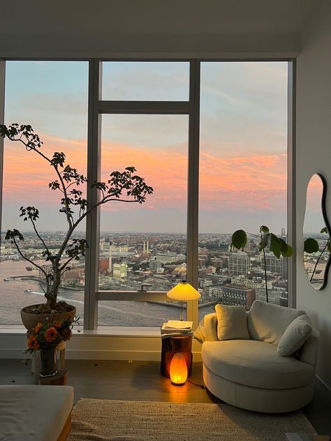 New York Apartment Aesthetic, Apartamento New York, Appartement New York, Penthouse Aesthetic, 2022 New, Nyc Penthouse, City View Apartment, Cute Apartment, Apartment View