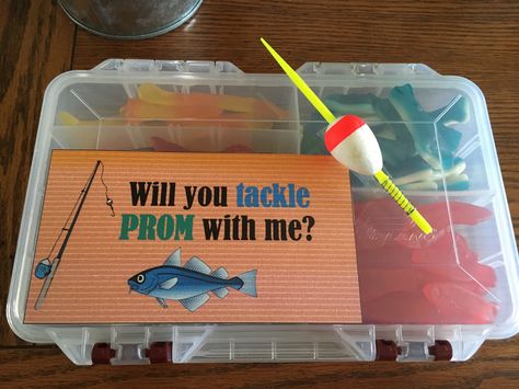 Fishing proposal Fishing Sadies Proposal, Groomsmen Proposal Fishing Theme, Fishing Promposal Ideas, Hoco Proposals Ideas Fishing, Fishing Hoco Proposals, Fishing Proposal Ideas, Promposal Response Ideas, Promposal Response, Proposal Ideas Marry Me