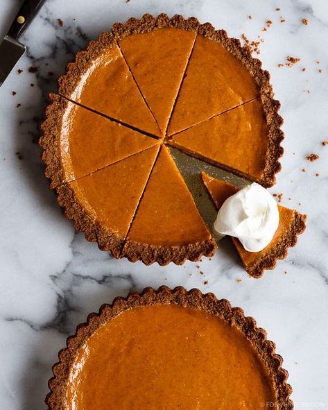 Pumpkin Pie Aesthetic, Pie Aesthetic, Pumpkin Pie From Scratch, Best Pumpkin Pie Recipe, Pumpkin Pie Recipe Easy, Gingersnap Crust, Fall Baking Recipes, Pumpkin Custard, Best Pumpkin Pie