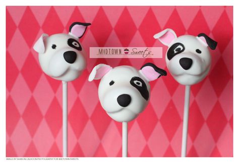 These must be the cutest puppy cakes pops ever! MidTownSweets.com Animal Cake Pops, Fun Cake Pops, Cake Pop Tutorial, Cake Ball Recipes, Cake Pop Designs, Dog Themed Parties, Pop Cupcakes, Puppy Cake, Birthday Cake Pops