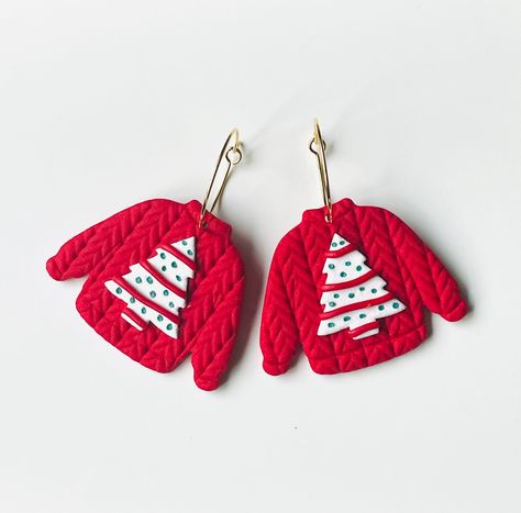 Adorable  red hoop sweater little Debbie cake  design polymer clay earrings. Love the style but prefer a different color? Message me to make what you want!    Please like and follow my shop to stay updated on new products added daily. If you have a special request, I'd love to help!! https://www.etsy.com/shop/MISWINGS All orders are handmade and made to order. These Polymer Clay Earrings are made with posts or hooks that are hypoallergenic.  Most of the Polymer Clay Earrings are unglazed clay so Sculpy Clay Christmas Ideas, Clay Earring Christmas, Polymer Clay Sweater Earrings, Christmas Ornaments Polymer Clay, Polymer Clay Christmas Decorations, Clay Ornaments Diy, Tree Cake Design, Diy Polymer Clay Earrings, Polymer Clay Christmas Earrings