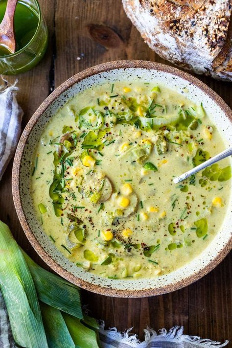 Coconut Corn Chowder, Coconut Corn, Vegan Corn Chowder, Blender Soup, Creamy Soup Recipes, Leek Recipes, Potato Chowder, Corn Chowder Recipe, Chowder Recipes