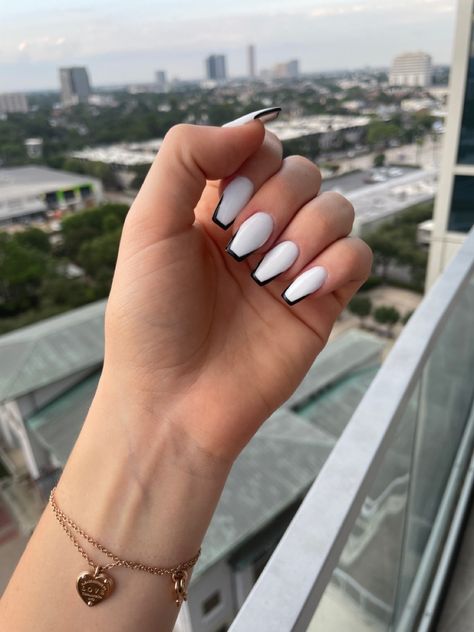 Black And White Nail Designs, Black Nails With Glitter, White Tip Nails, White Coffin Nails, Business Nails, Black Coffin Nails, Glitter Accent Nails, Black Acrylic Nails, Classy Nail Designs